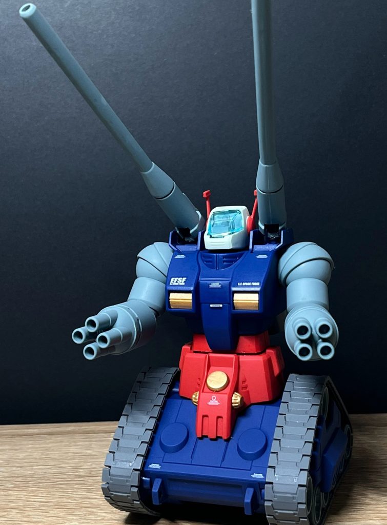 こちらはデカールとつや消し吹いたところですここで終わろうかとも思いましたが…、やっぱりガンタンクにはウェザリング必須でしょう!!