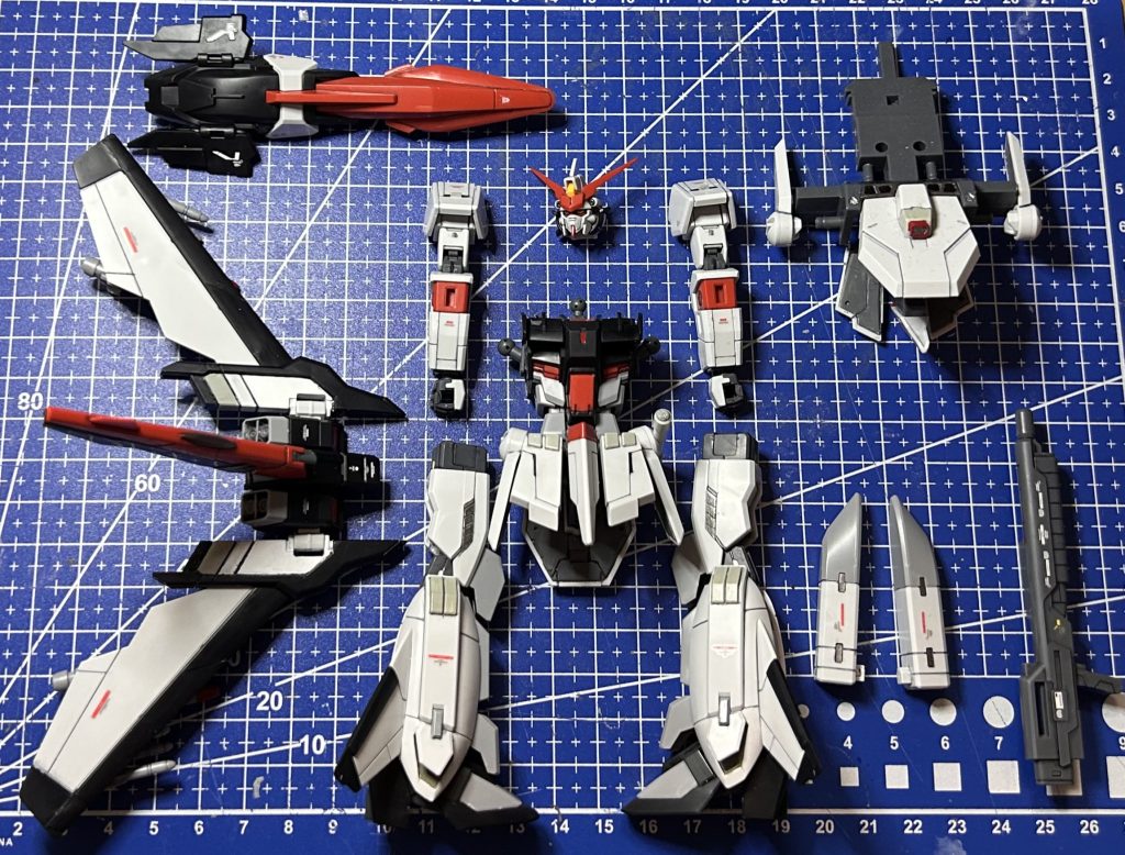 組立直前。苦手なデカールは普段貼らないのですが、今回は意識して多めに貼る様にしてみました。元々のデザインが良くイメージが湧いたので貼って良かったなと思いました。 