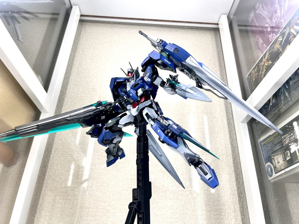 ゴツいのでデカい銃も似合いますね