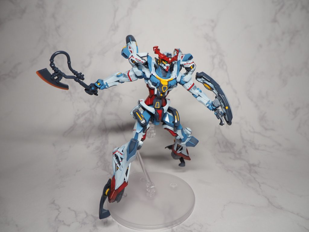 出来るだけ付属のシールは使わずに塗装で赤いラインを表現してみました。結構大変だった。。