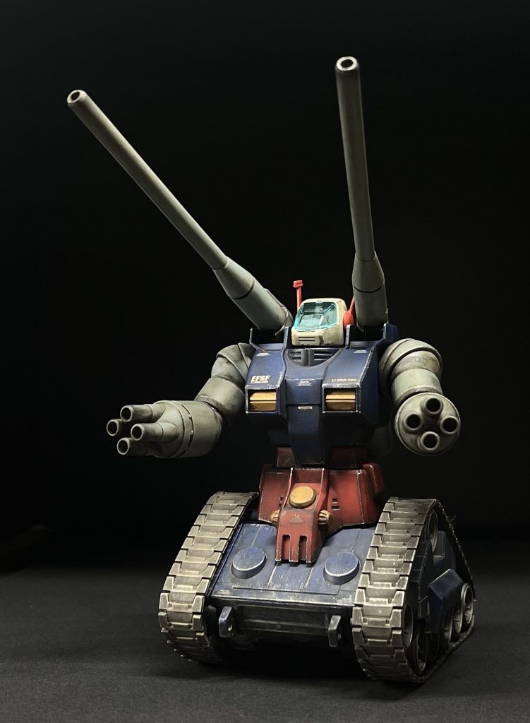 最近ガンプラ作りをサボっていたので少し遅れましたが、成型色仕上げのガンタンク完成しました