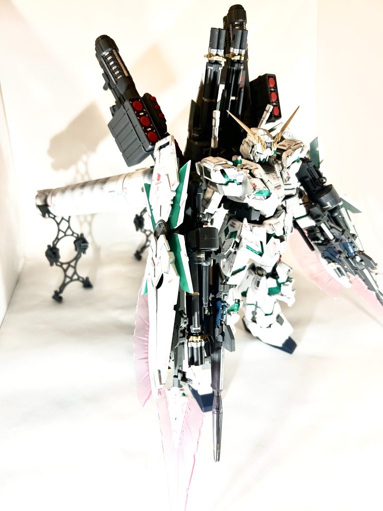 とにかくデカい！ショーケースにギリギリ入りました。