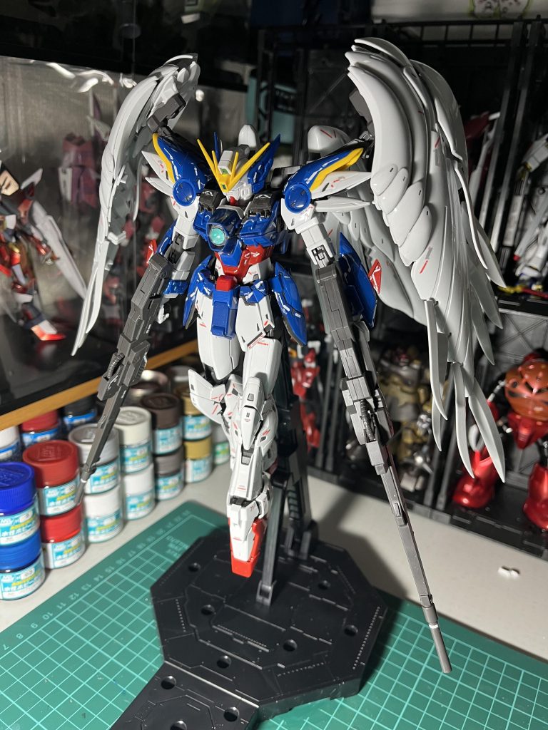 機体本体はクリアーでツインバスターライフルは半光沢で塗装してあります。