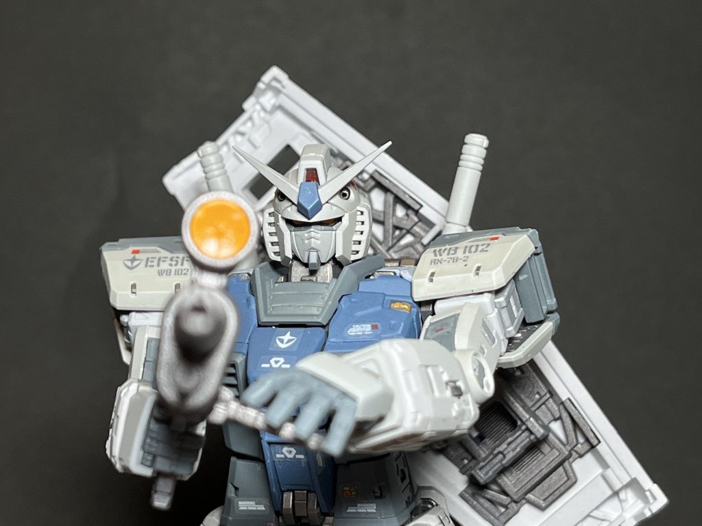 お決まりのポーズ。一応、パネルラインとかは筋彫りしました。下手くそなのであんまり削っていません。