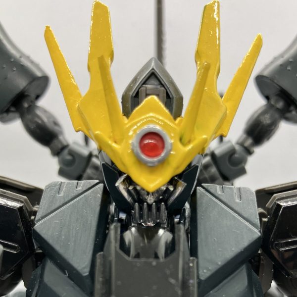 ガンダムバルバトス　鎧王(がいおう)