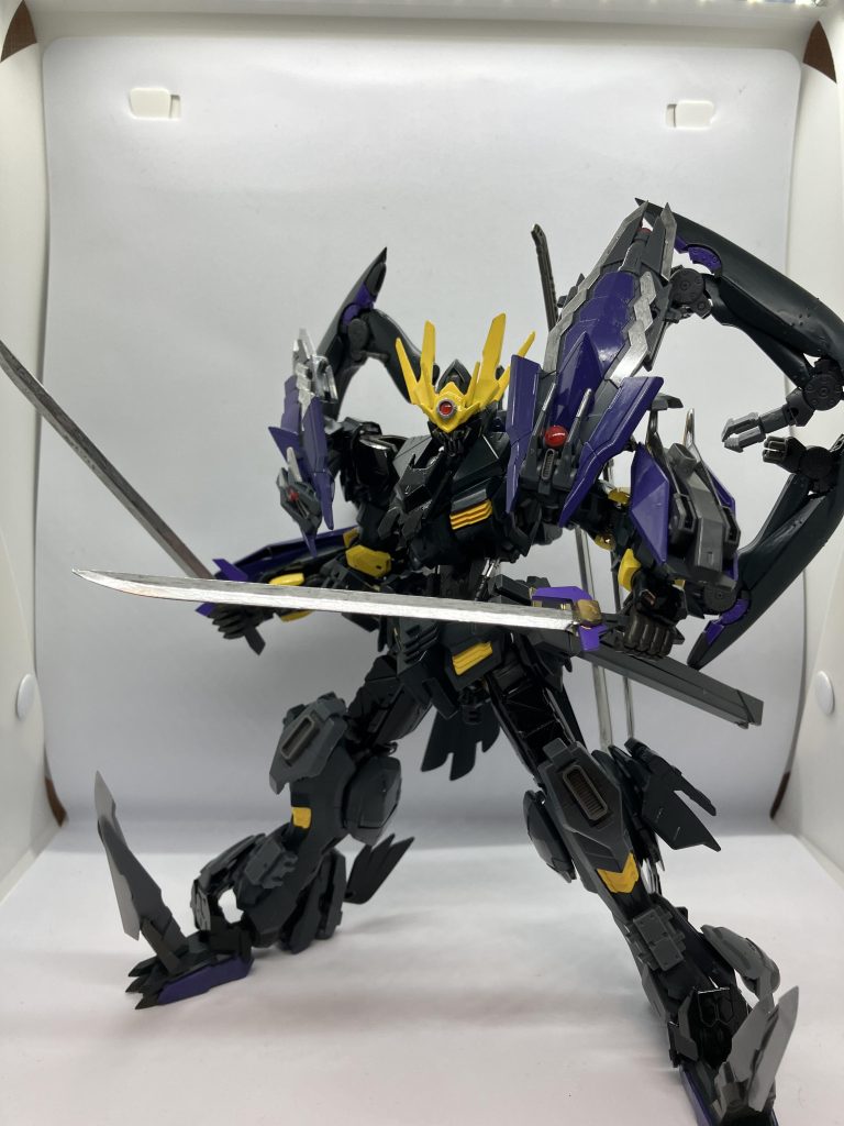 二対の刀黒鬼(くろおに)腰に装備された二刀の刀切れ味が鋭くあらゆる装甲を斬り裂く