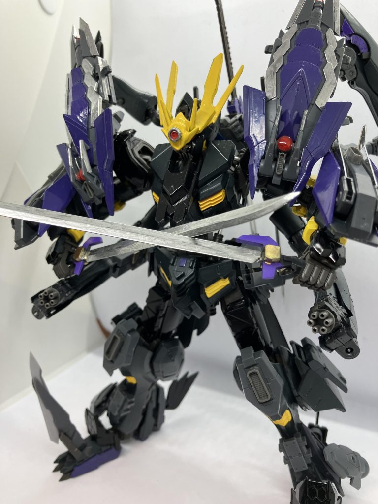 サブアームには小型のガトリングガンが搭載されており近くにいる敵に攻撃を仕掛ける