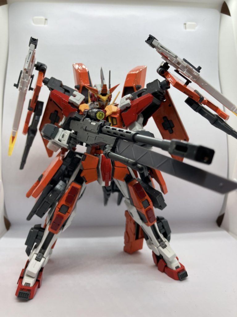 GNスナイパーライフルネオ長距離狙撃だけでなく先端に装備されたブレードで近接戦闘を行うことが可能となっている