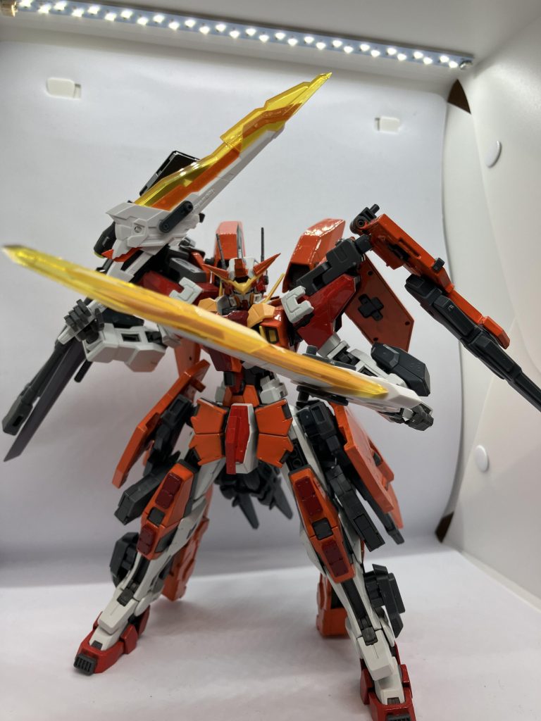 GNブレードガン(ソードモード)ブレード、ガン、ダガーの武器として扱うことが出来る万能武器戦況に応じてあらゆる戦法を行うことが出来る