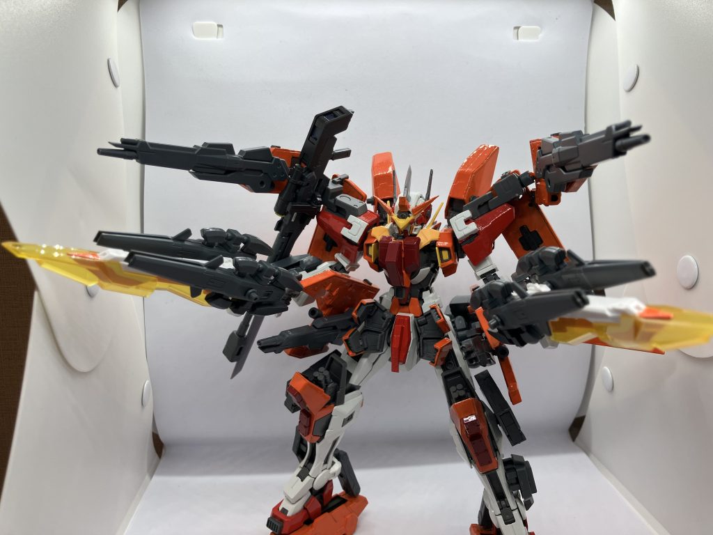 以上デュナメスバーストでしたあらゆる戦況に対応したデュナメスバーストしかし自分のやりたいことを詰め込み過ぎたせいかただ重武装した形態になってしまいバランスが悪くなってしまった為試作機(プロトタイプ)と名付けていますちなみに現時点では新しいアイデアやイメージがまだ思い浮かばないのでしばらく色々検討しながら新たな改造プランを練りたいと思いますですのでいずれ新たなデュナメスバーストの姿を見れることを楽しみにしててください