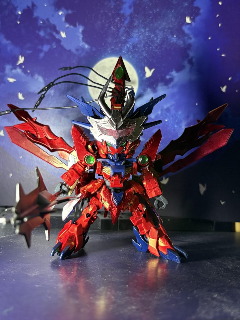 破朱円と合身することで速度が増し、その戦鎚の一撃は不用意に触れれば触れた部分が弾けて消える