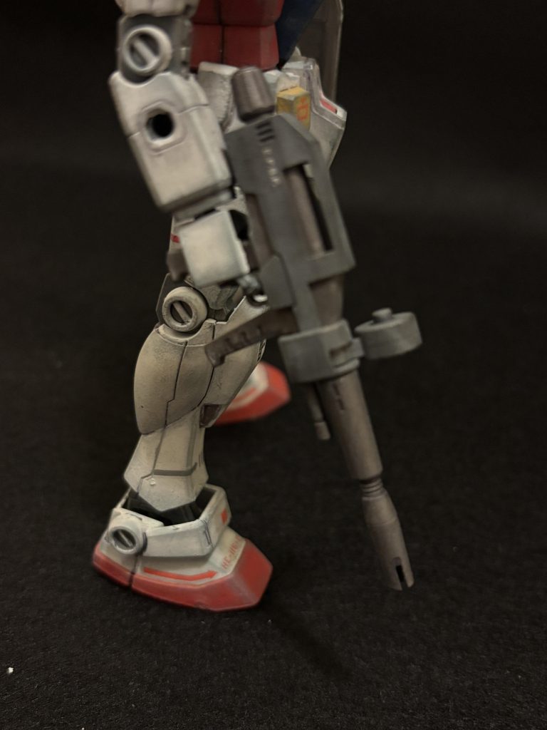 ビームライフルはMSグレーと焼鉄色で塗り分け、微妙に変化をつけています。