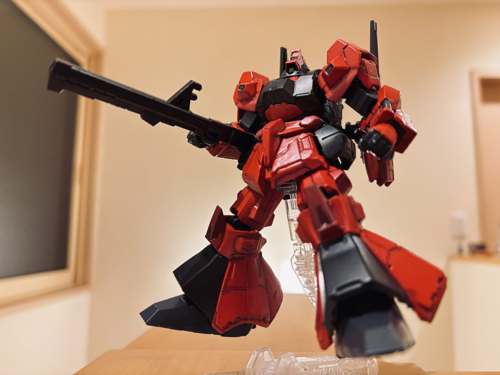 最後はリックディアスです。一番好きなMSなのですが、HGが手に入らない……フリマサイトなどでも、なかなかのお値段がするし、結構大きくて場所戻るので、Gフレームはわりとお手頃サイズでした。こちらはスーパーイタリアンレッドです。ザクもこの色で良かったですね😭もう一体あるので、後で永野護案のような真っ赤な期待も作る予定です。 ３機ともトップクラスに好きな期待なのですが、どのキットもプレミアが付いていてなかなか手に入らない中、たまたま手に入ったGフレームでした。Gフレームシリーズは、ケレン味のあるデザインながら、なかなかかっこいいのでおススメです。