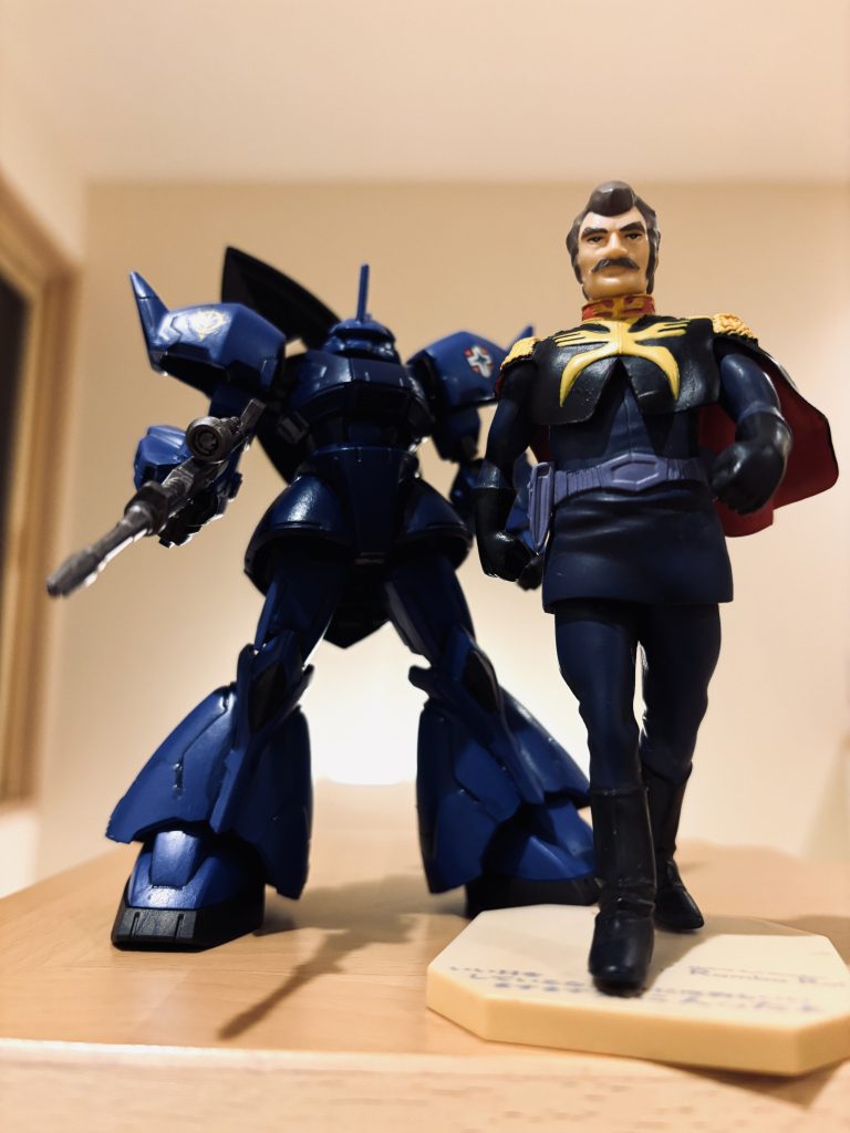 学生のときに集めた食玩フィギュアのランバ・ラルと。ゼータやらSEEDやら、当時は色々出ていましたね。たくさん持っていましたが、今も手元にあるのはこのラルと、ハロカプのクワトロ、改造したアムロだけです。制作も撮影も随分適当な、お目汚しが続きましたが、ここまでお付き合いくださりありがとうございました。今後ともよろしお願いいたします。