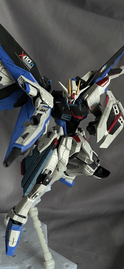 時期時にはMG2.0の後に発売されたのに、ポロリが多かったり、作りが雑だったり、なにげに評価の低いキットです。実際、あんまし動きません(笑)