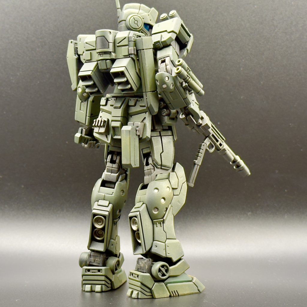 バックショット。今回は既存ディティールのスジボリ、一部ディティール追加と、エッチングパーツ使用、弱ウェザリングを施しました。なんかもっと写真の撮り方勉強して、目で見てるままの感じで撮れるようにしたいですねぇ。ウェザリングも結構頑張ったんですが、なんか綺麗に写っちゃうし、、。