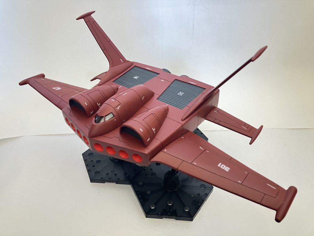 情報量を増やすため、いろんなキットのマーキングシールを使用しました♪水転写デカールでも良かったんですが、マーキングシールが余っているのと、こっちでもデザインがいい物があるから光沢クリアを3回吹いてからつや消しクリアを吹いて段差を目立たなくしました