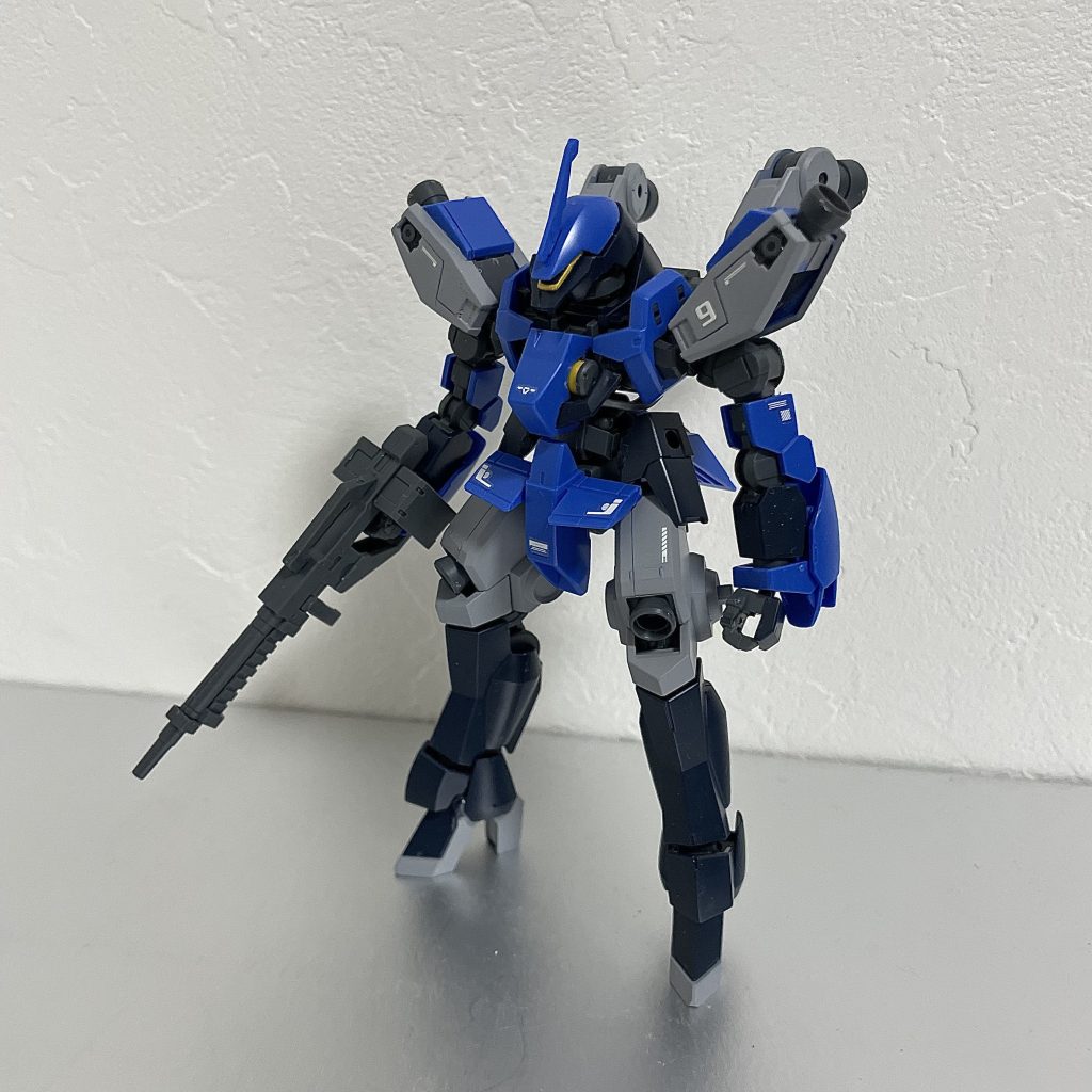 足のパーツを取ったら少し寂しいのでやっぱりつけました。