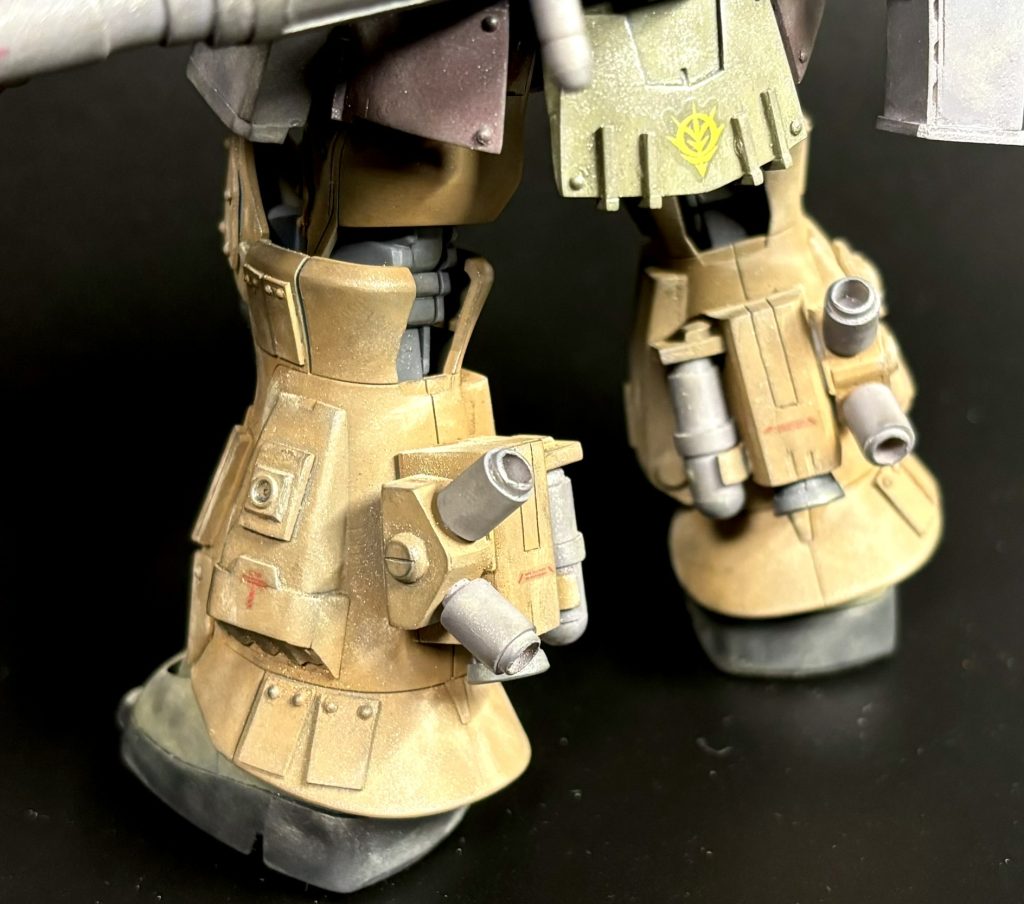 脚部、冷却タンク、スタビライザーを装備