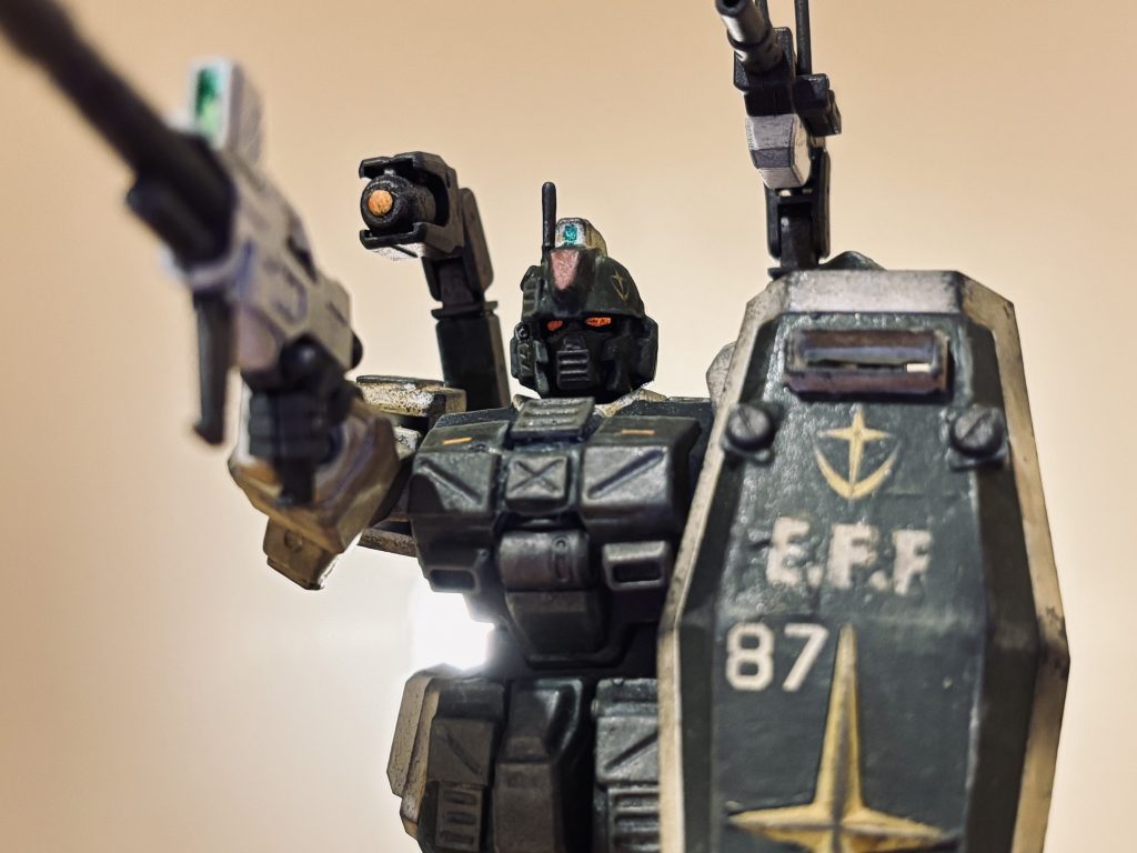 オデッサ作戦に参加した、地球連邦軍対MS第87戦隊の攻撃機、という設定です。元々は陸戦型ガンダム１機、陸戦型ジム１機、61式戦車２個小隊、ホバートラック１輌、対MS装備歩兵１個小隊からなる、部隊という設定。エース機に当たるガンダムが、オデッサ作戦終盤に、敵のグフ・カスタムの強襲を受けて中破したため、現地で補修・改修した機体です。