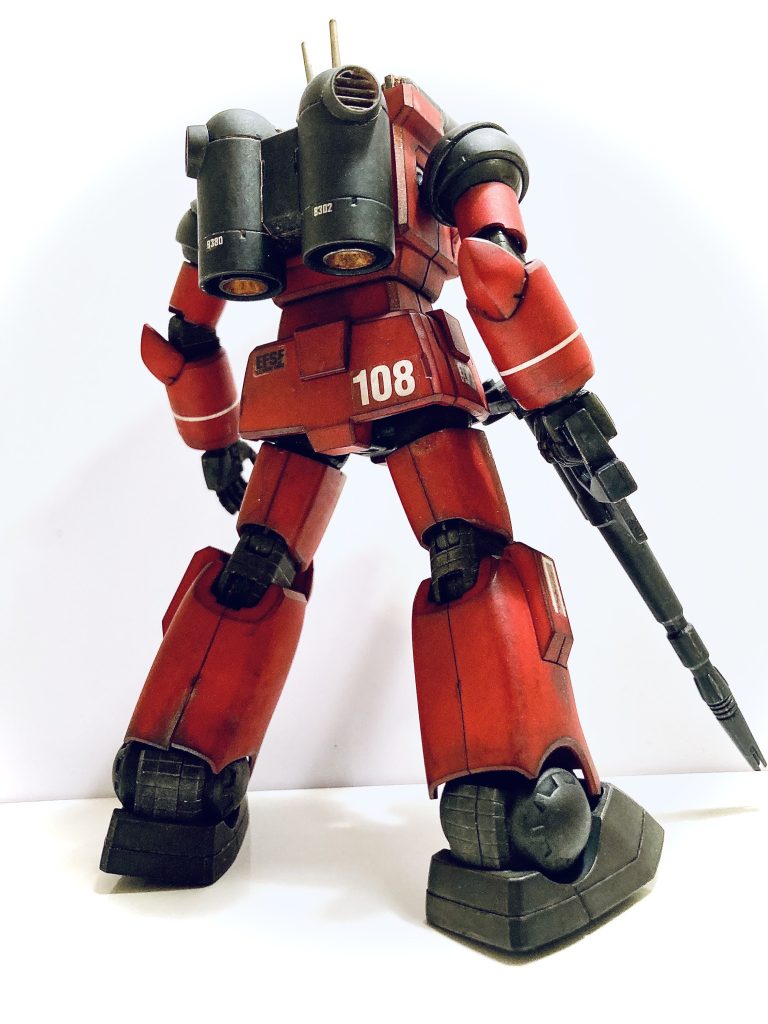左足の後ろ、装甲の剥がれ表現を施しました!   というのは嘘で、艶消しスプレー後電気ストーブの前で乾燥中、熱で曲がってしまいましたー😭😭情けない、、、。