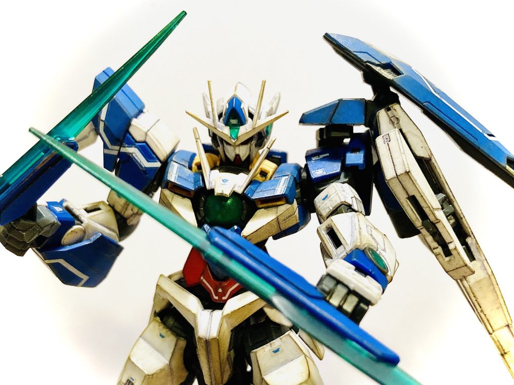 バインダーアーム装着。前回のガンキャノンは頭部のパーツは4つ。今回のダブルオークアンタは頭部だけで4倍の16パーツ‼️大変でした💦