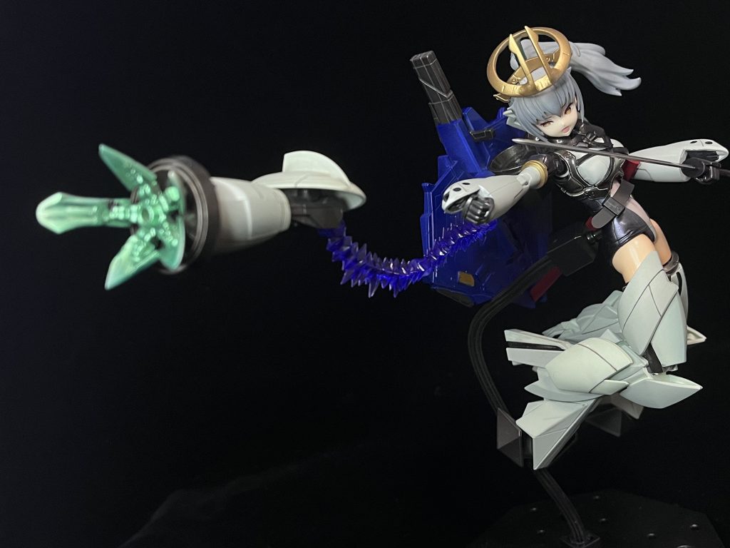 「シャイニングフィンガーとは、こういうものか！」ターンXのキットにはシャイニングフィンガー用のパーツがないのでパーツを切り貼りして自作。閉じた方の手は複製したものです。