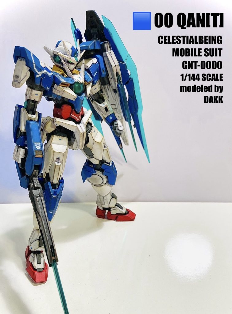 無改造成型色仕上げ、爪楊枝チッピングを施し角や線を強調。今回1番苦労した点はデカール貼り。バンダイの素晴らしいプラモに応えるべく、設定通り貼りました!!鼻息でデカール飛んで行方不明、手先震えたりで老眼には苦行、荒業😅