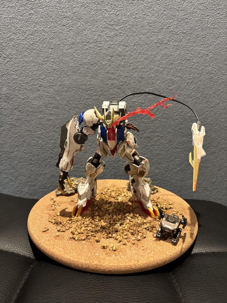 目のエフェクトはダ◯ソーのグルーガンを使いました。透明だったので赤マッキーで塗りたくってます!