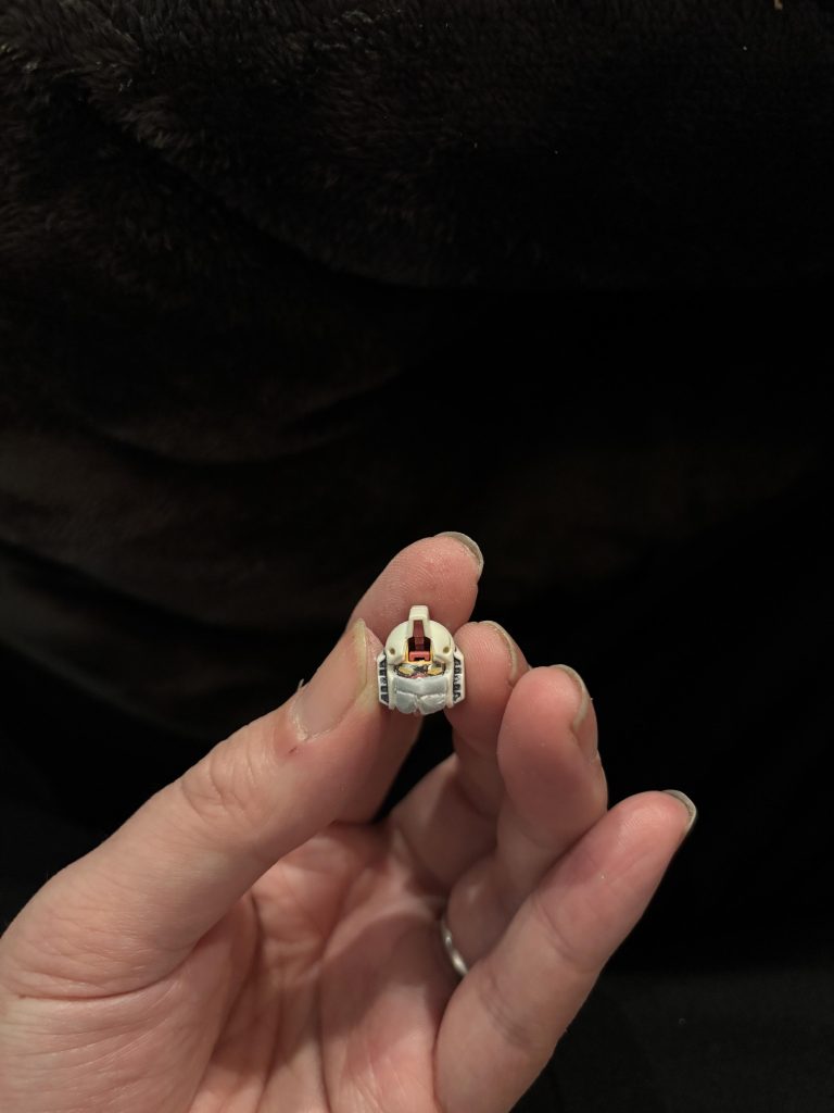 傾斜をつけるのって難しいですねぇ…。見るも無惨なガンダム…。