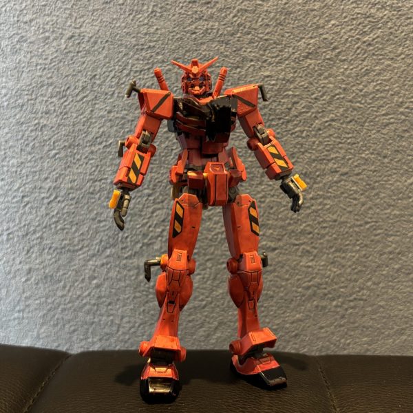 ガンダム(なんか赤い)