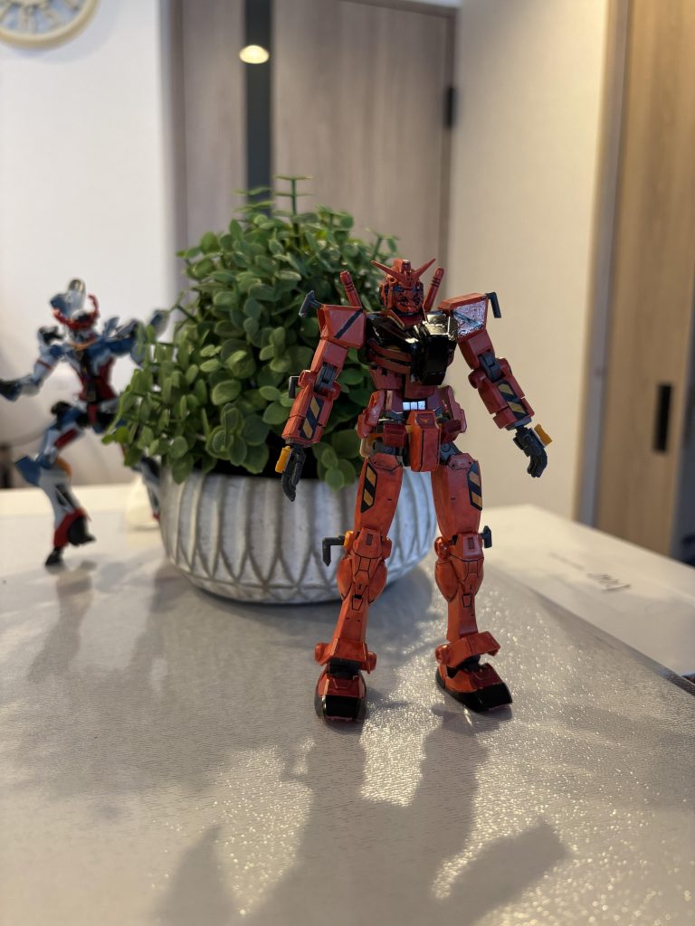 飛び出てるパーツはランナーの切れ端をペタペタと。