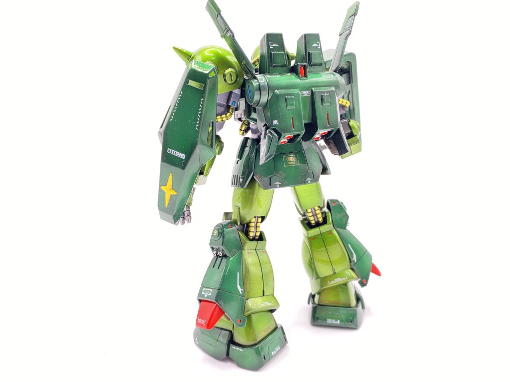 太腿を延長したくらいで、ほぼストレート組みです。延長部もタミヤセメント接着剤が肉痩せして目立ってしまいました💦