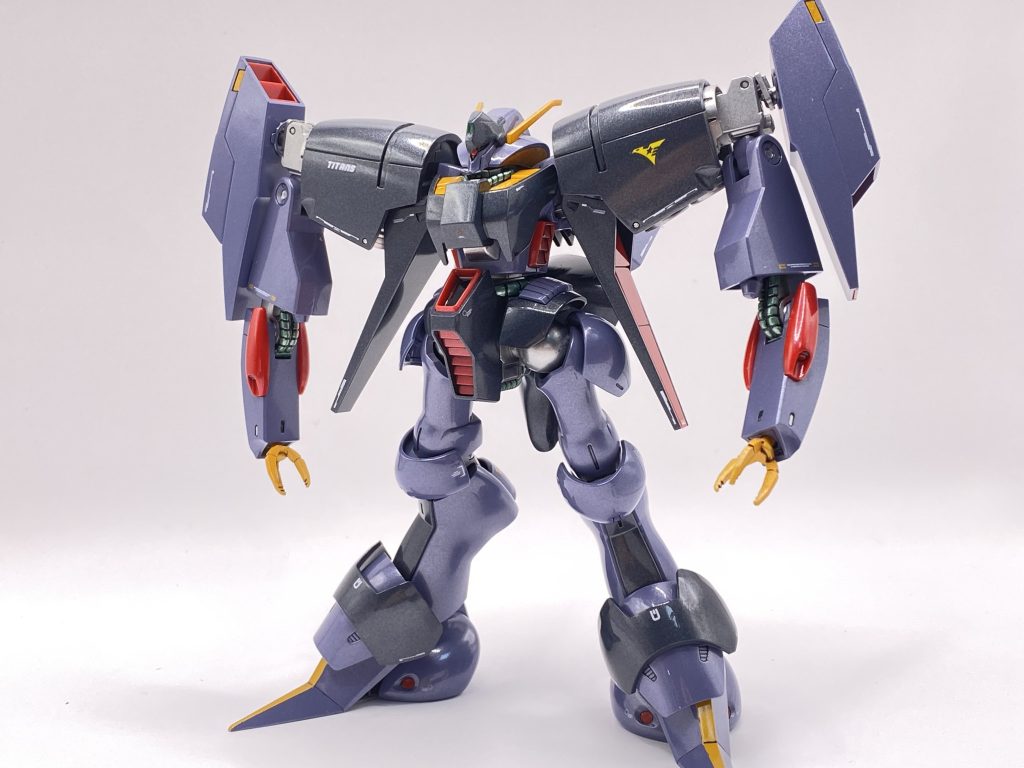 基本工作、ストレート組み。追加のスジ彫りも無し。とにかく艶出し塗装に四苦八苦しました💦