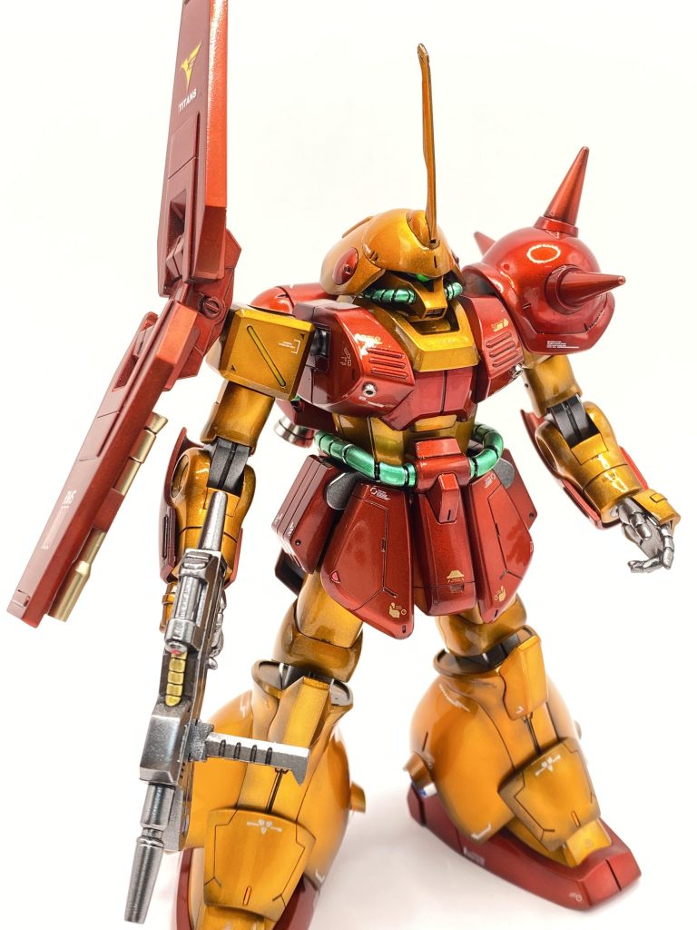 キットの出来具合は良いと思い、太腿の延長したくらいで　基本工作、ストレート組み。左手のハンドパーツが丸系でカッコイイお気に入りです。