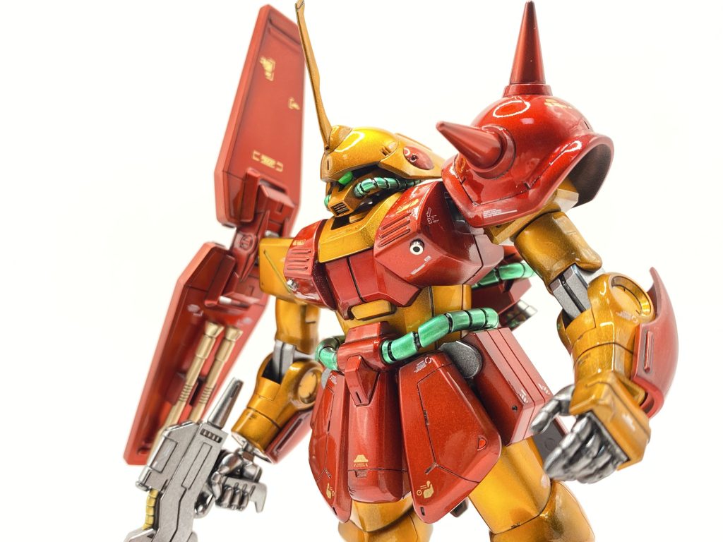 黒サフ、ゴールドのグラデーション、クリアーカラー（2回）、クリアー、デカール、クリアー初めてにしてはなかなか良いテカテカ具合に仕上がり満足しております