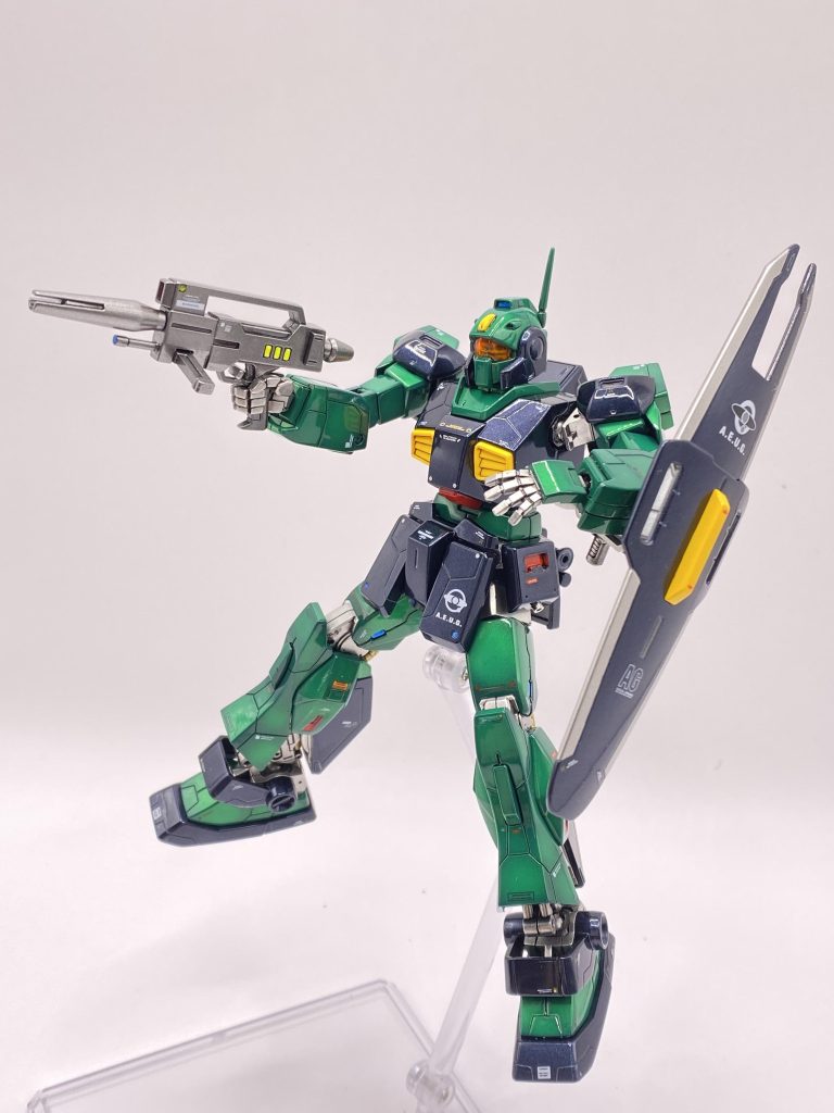 ジム系で、このカラーがいいですよね量産機ぽくない^ ^