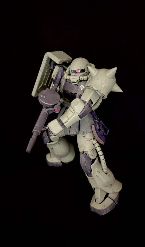 成形色メインの部分塗装、モノアイは蛍光ピンクを塗ってあります。別売デカール、地上戦ウェザリング、艶消しトップコートで仕上げです。