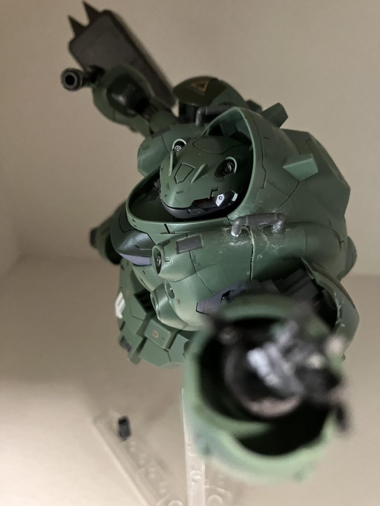 飛びかかるグシオン