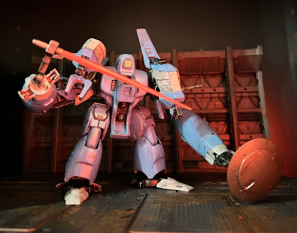 ビームサーベルとシールド友軍機から借りてきたぞ