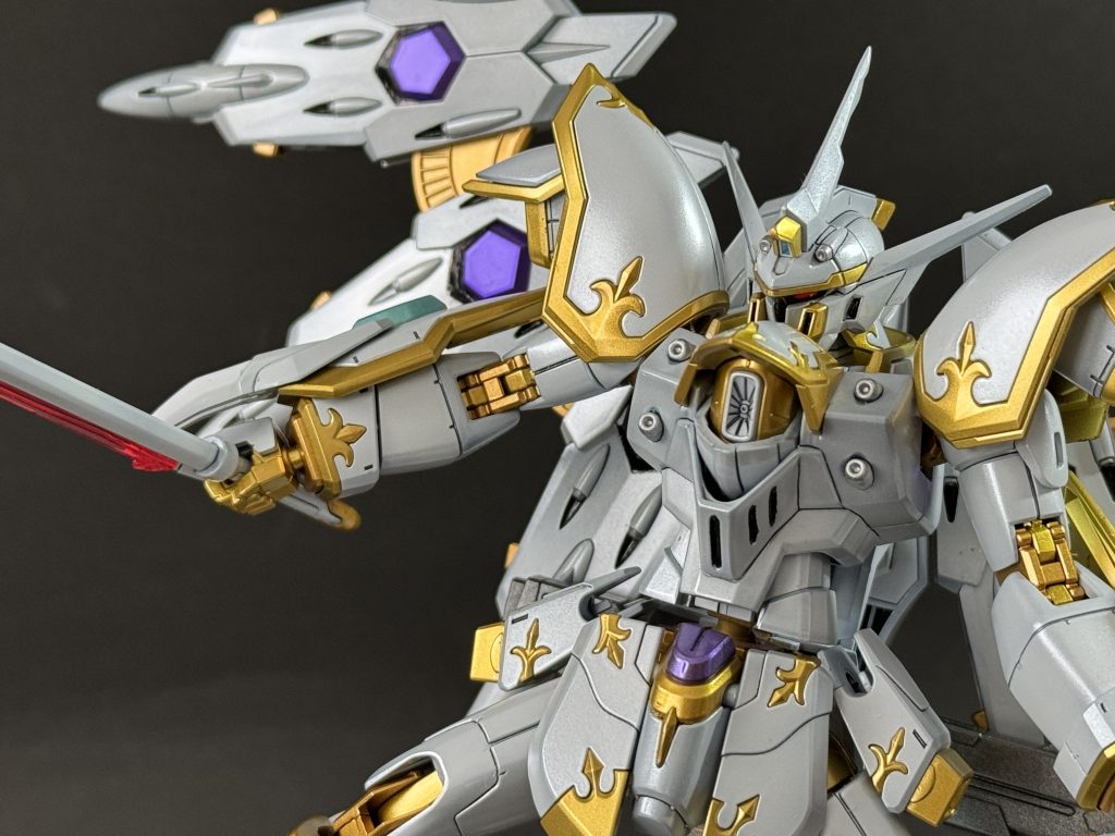 写真撮影して気づいた。腹部のビーム砲は赤だったのかー 