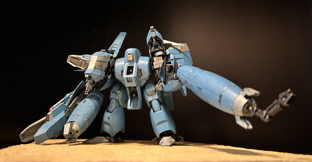 ズサの後姿がパイシーズっぽい!と思い作ってみましたずんぐりむっくりな面白い物になったかな?と思いますが、巡航形態がゴテゴテでまとまってないですね泣