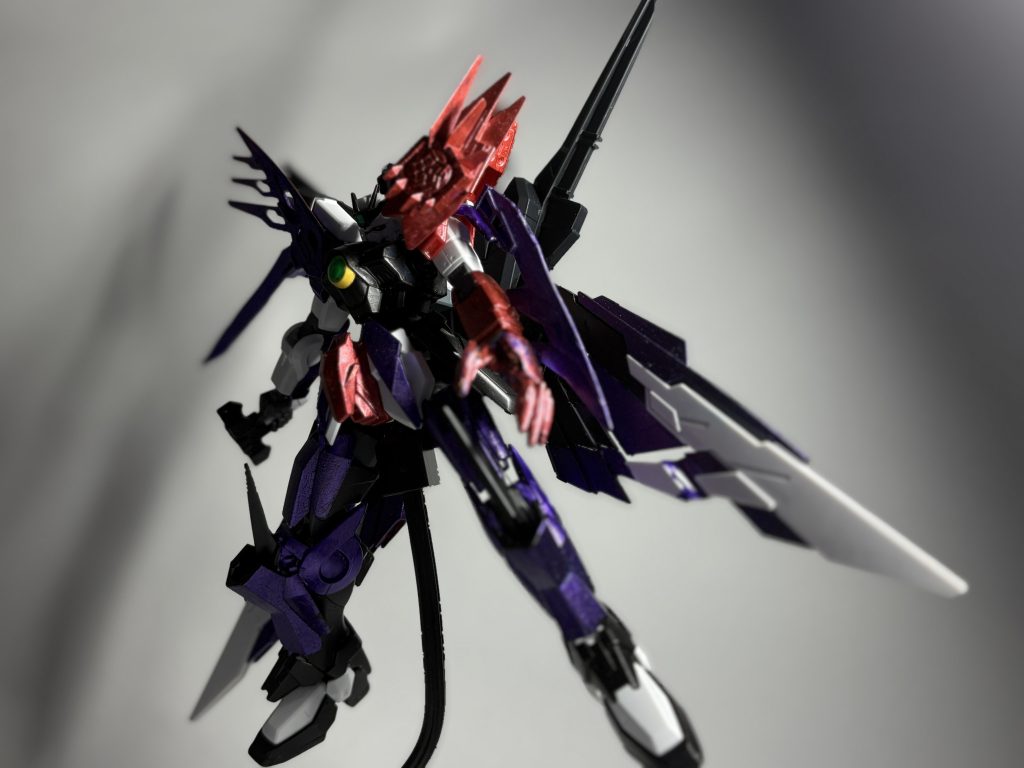 こちらの機体は白菜さんの要望でめちゃくちゃ厨二チックな機体という要望から訳1日で生まれた高速手癖ガンプラ劇中ではなんかすごい戦闘を行っていました興味があれば是非本編も見てください!