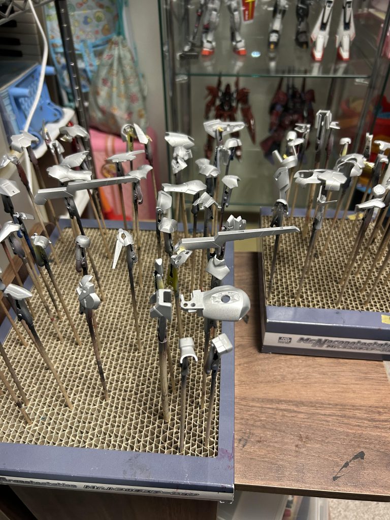 水性ホビーカラー スーパーファインシルバーで塗装しました。