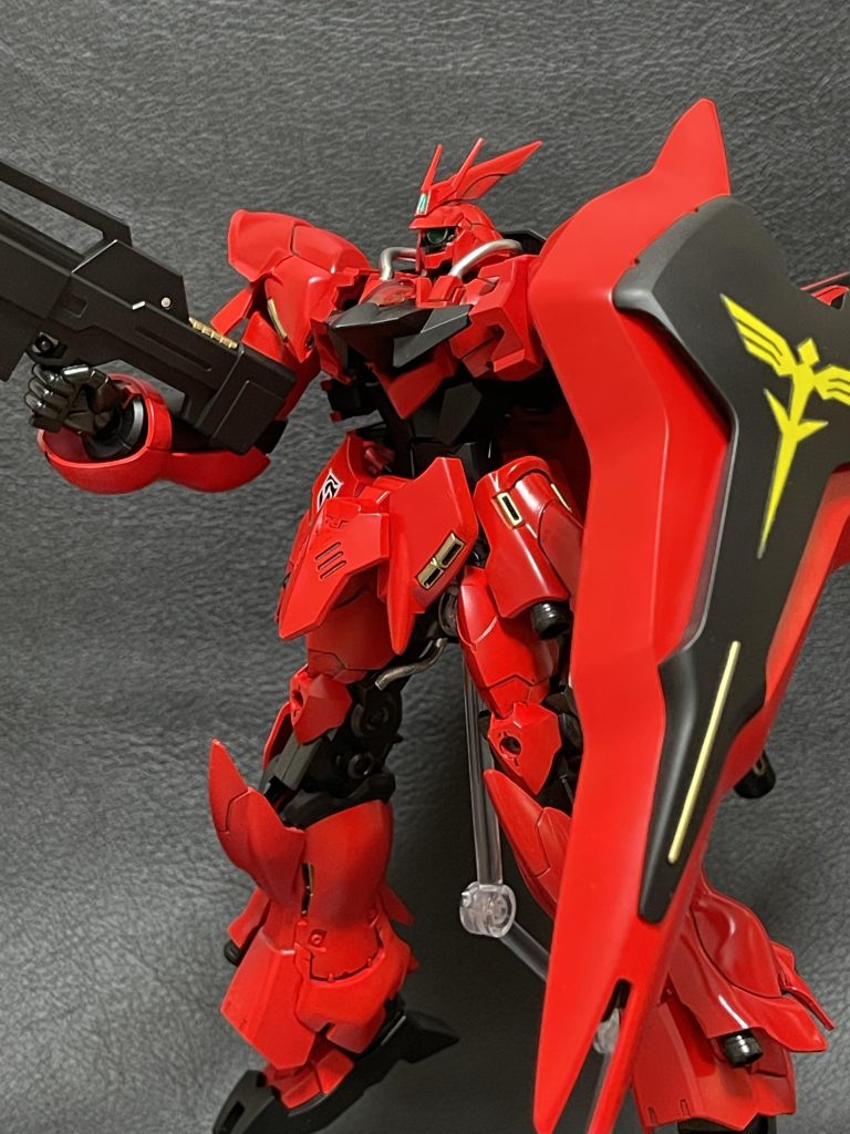 いつものプラモ屋でウイングコンのネタを練ってる時にたまたま目に入った30mmシリーズのヴェルデノヴァという機体。ネタそっちのけで普通に組みたいなと思い購入し、パチ組みしたのですが、組んでる最中にサザビーみたいな機体のミキシングに使えるかなと思ったのがきっかけになります。そこから過去のミキシングで失敗して眠ってたサザビーやシナンジュを引っ張り出して作成してます。
