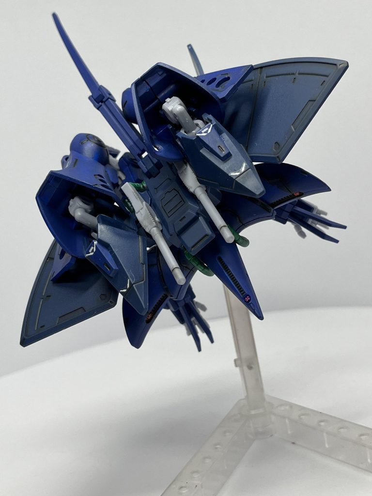 MA形態エピオンみたいな変形上半身はともかく足回りはGフレームなのでぐりぐり可動