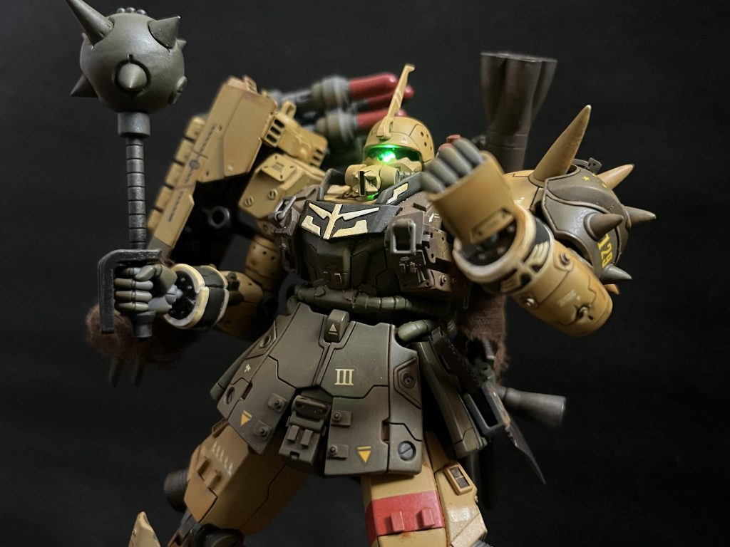 モノアイはLEDモジュールで発光させてます、磁石を近づけるだけでON/OFFできるの便利