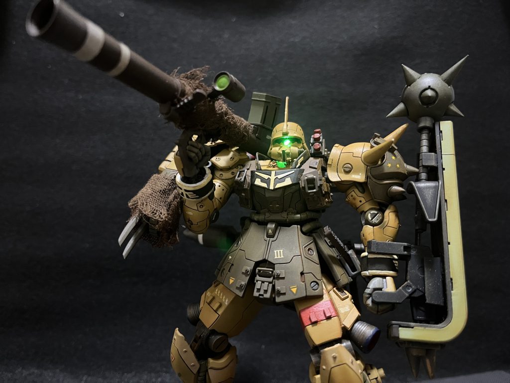 正面からグポーン、ネオジオンのデカールもってなかったので、なんとかそれっぽくしました💦