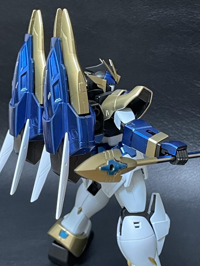 ちなみにこのバックパックのドラゴンハングが付いてるブースターはあくまで突進力や跳躍力を増幅させるためのものであって飛行は不可。あと、ロッドの先端ですね。ぶん殴れるようにしてますw