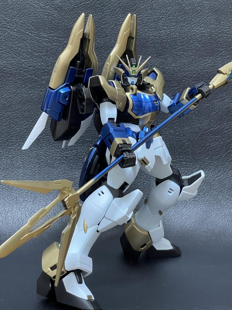 ここまでご覧いただき有り難うございます。お気づきでしょうが、ク○ガのライジングドラ○ンをモチーフにしてます。シェンロンガンダムにモチーフを落とし込んだらこんな感じじゃないかなって構想した通りに形にできたかなとは思ってます。次はあのフォーム⚔️かなー。あと2体くらい出したいところですが間に合うか！？それではまた〜👋